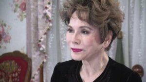 デヴィ夫人、政治団体「12平和党」解散の真相を語る