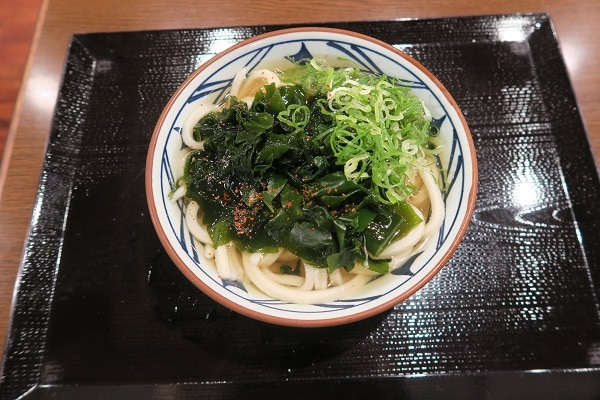 【朗報】丸亀製麺、トッピング全8種に拡大!これでうどんがもっと美味しくなる!?