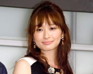 島袋寛子が五十嵐美桜を抱っこ！「まるで親子」と反響続々、癒しの2ショットが話題に