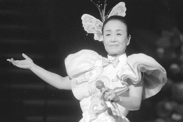 美空ひばり死去で20億円注文殺到!米国工場まで動かした「ひばりフィーバー」の衝撃