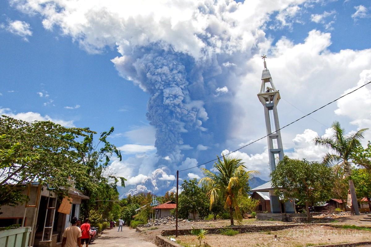 【速報】インドネシア火山噴火で津波の可能性!日本への津波到達リスクに警戒強まる