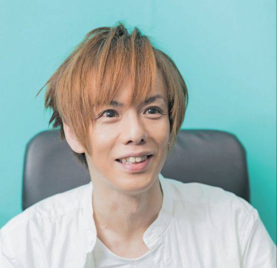 「タモリのバックじゃ踊れねーよ!」で話題の岸田健作の素顔とは?