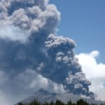 桜島が再び噴火…噴煙3000mの異常事態に「またか」「慣れが怖い」と不安の声も