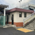 JR沼田駅前の公衆トイレに“クマが侵入”　69歳警備員が襲われ軽傷…住宅街で行方不明のまま警戒続く【群馬】