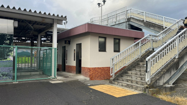JR沼田駅前の公衆トイレに“クマが侵入” 69歳警備員が襲われ軽傷…住宅街で行方不明のまま警戒続く【群馬】