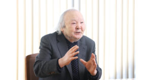 藤井聡太六冠が涙の追悼「信念を貫く姿勢を学んだ」デビュー戦の相手・加藤一二三さんとの特別な絆