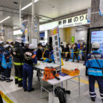 JR東海道線が約2時間半ストップ…車内でスプレー散布、1歳女児含む家族搬送の衝撃